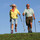 Sport, Nordic Walking, laufen, Herz-Kreislauf, Artritis, Gicht, Springen, jung, junggeblieben, mann, frau, ehepaar, paar, hund, senior, senioren, rente, rentner, pension, pensionist, Urlaub, urlauber, wandern, berge, bergwandern, Herz, gelenk, gelenke, Beine, Stöcke, stock, brille, sonnenbrille, blau, gelb, grün, fell,wiese rasen, rennen, sommer, frühling